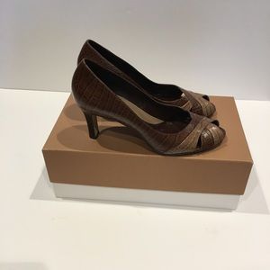 Like New Michelle D Croco embossed open toes